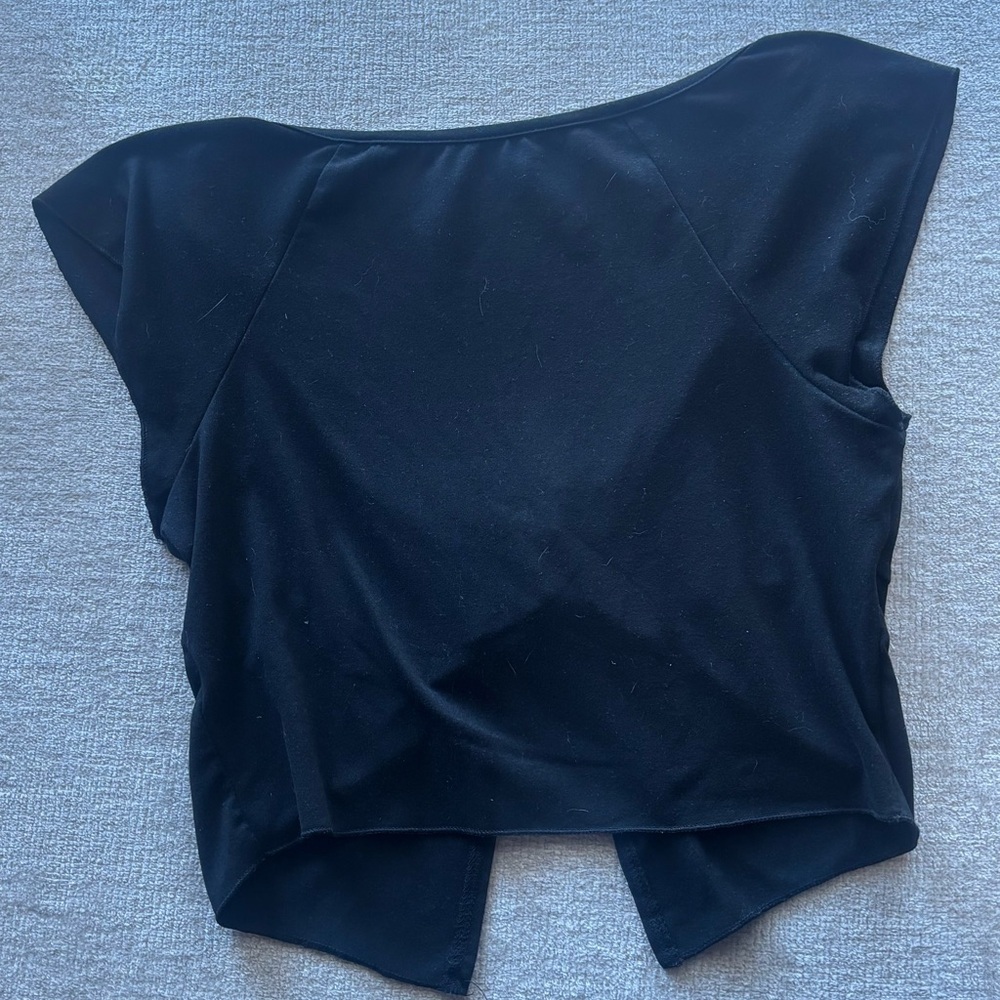 Black Cropped Twist Front Top | Trendy Minimal Going Out Top - Picture 3 of 3